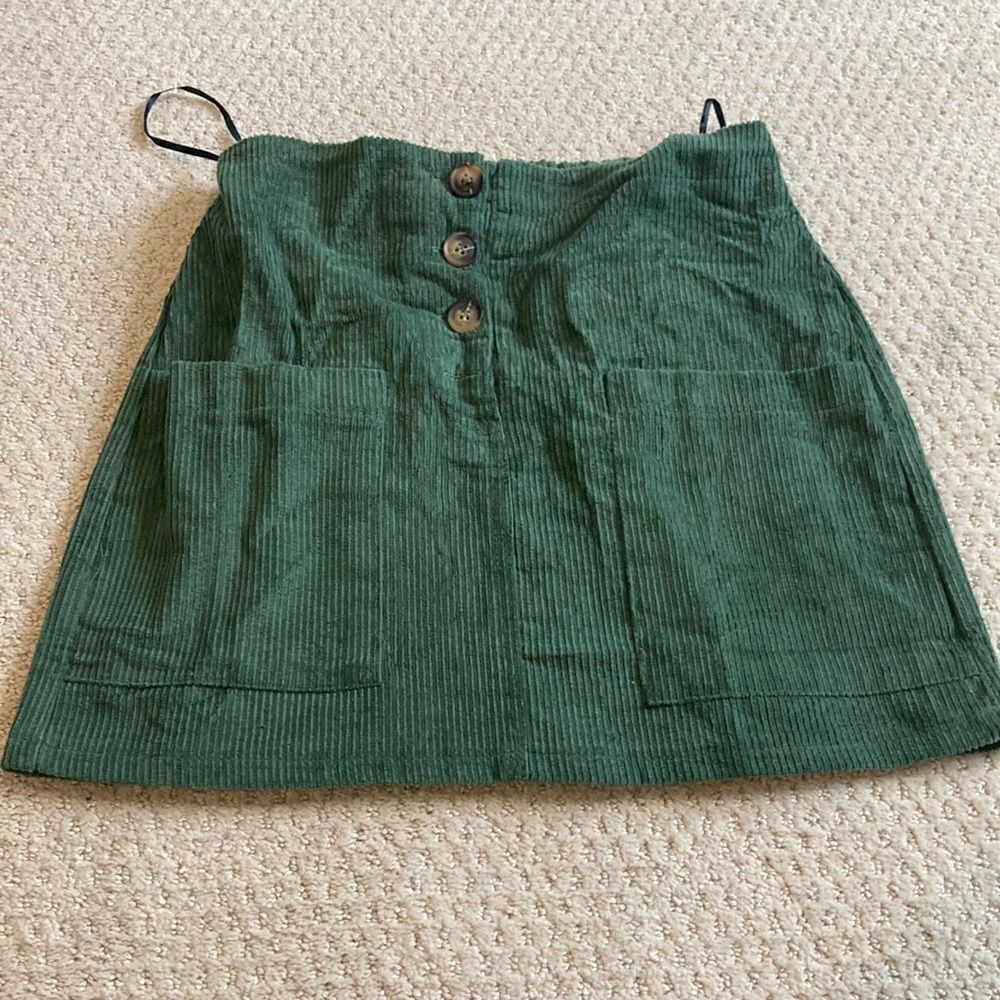 Green corduroy skirt with pockets